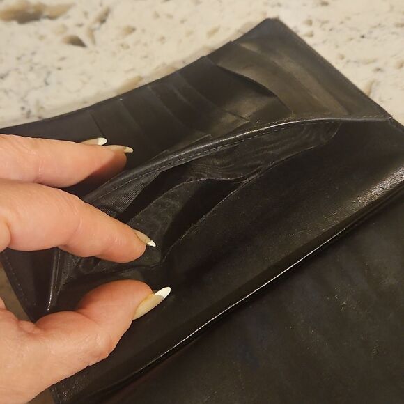 Chanel Caviar Timeless CC Black Leather Wallet with Kisslock Closure - Picture 12 of 17